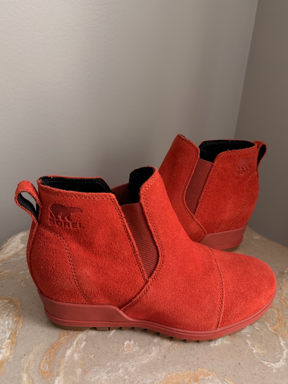 Sorel Women's US 6.5 / UK 4.5 Evie Pull On Orange Red Suede Chelsea Booties